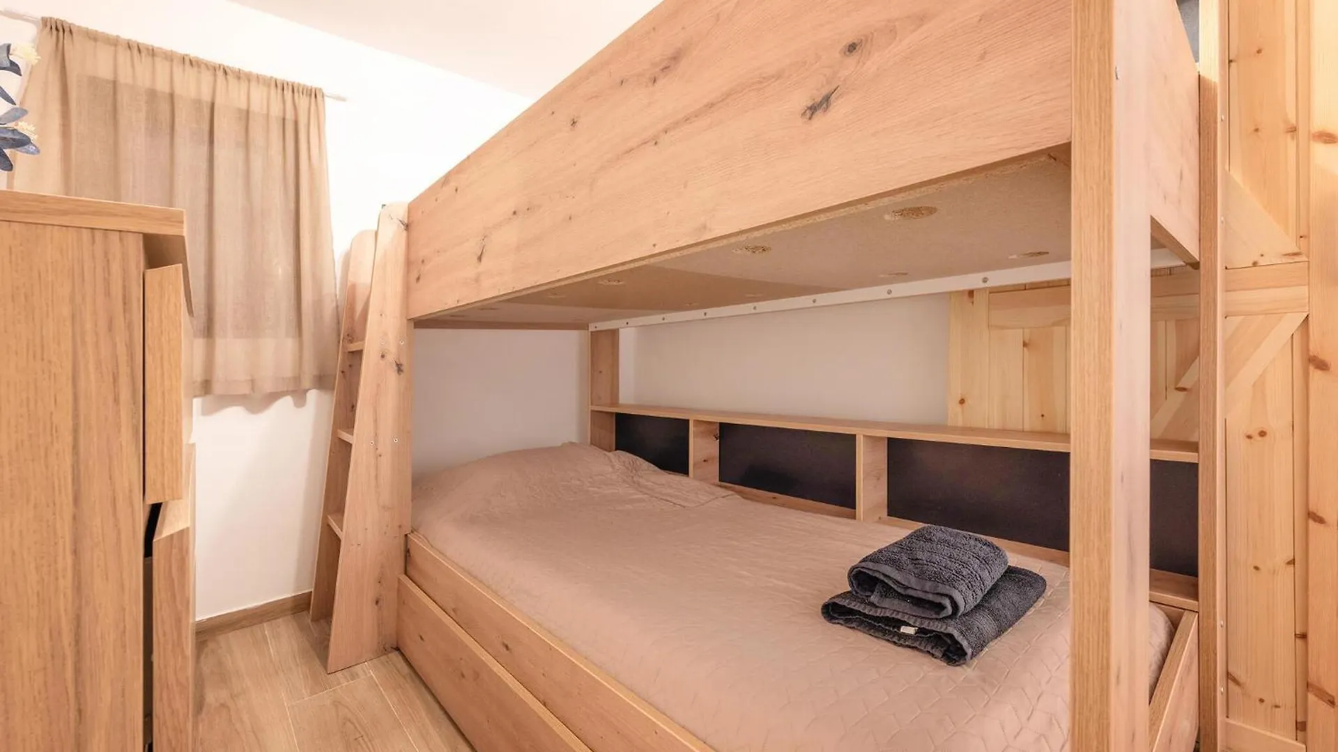 2 Bedroom Nice Home In Jadreski Holiday home
