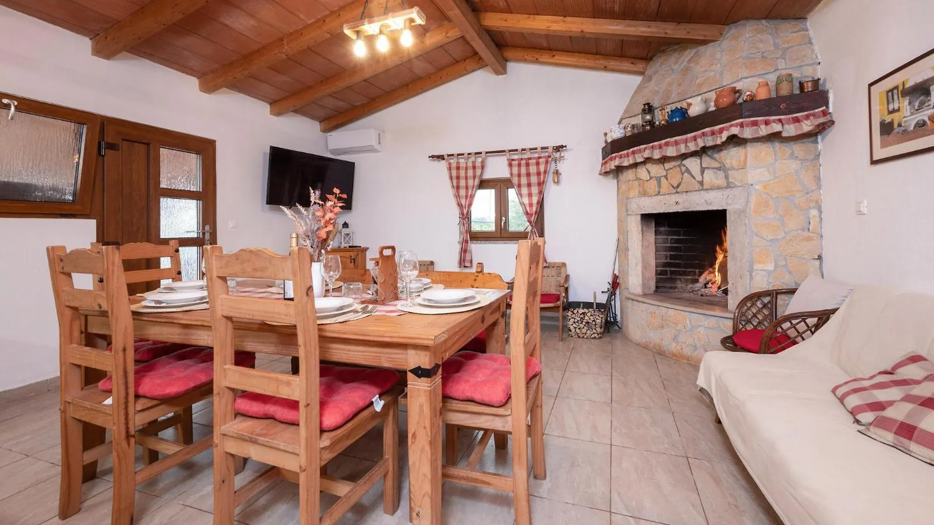 2 Bedroom Nice Home In Jadreski Croatia