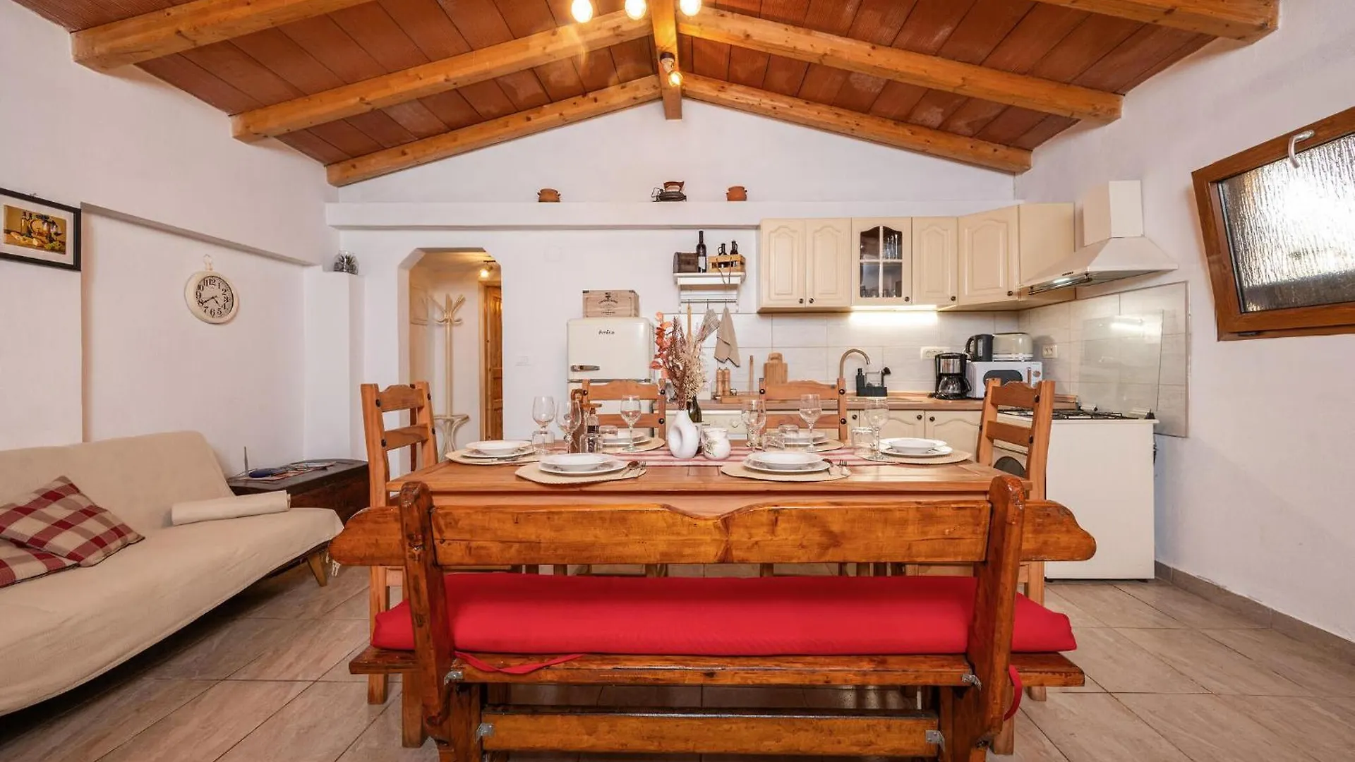 2 Bedroom Nice Home In Jadreski Holiday home